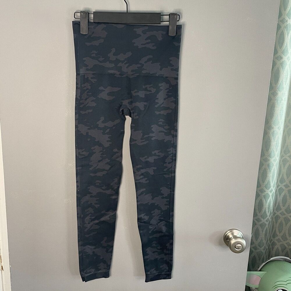 Spanx Womens M Black Camo Shaping Slimming Leggings